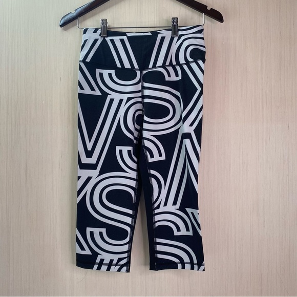 Victoria's Secret Other - Victoria’s Secret Women’s VSX Sport Capris Yoga Leggings Black/White Small